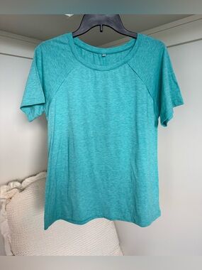 Lightweight Aqua Blue Short-Sleeve Women’s Top Size small